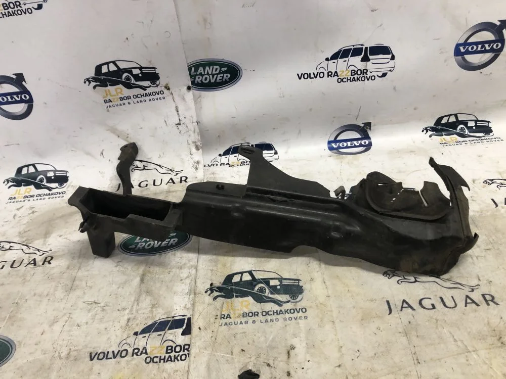 Дефлектор радиатора правый Volvo XC60