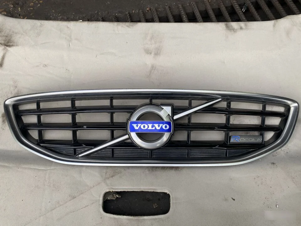 Решетка Радиатора R-Design Volvo V40 2012-2016